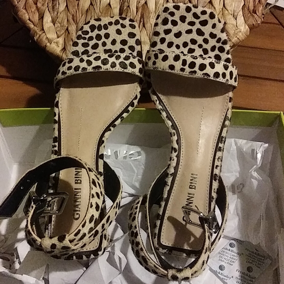 Sandals - Picture 7 of 7